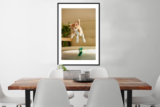 Photo encadrée - Cadre photo chat sautant noir avec passe-partout blanc 60x90 60x90 cm - Affiche encadrée (Décoration murale salon / chambre)