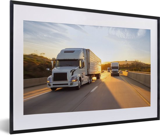Fotolijst incl. Poster - Twee vrachtwagens met een zonsondergang - 60x40 cm - Posterlijst