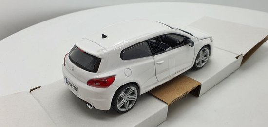 VW Scirocco (Wit) 1:24 Bburago - Modelauto - Schaalmodel - Miniatuurauto | bol.com