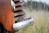 Tuinposter - Auto - Oldtimer in rood / grijs / wit / zwart  -  60 x 90 cm.