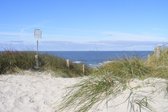 Tuinposter - Zee - Strand in wit / beige / grijs / blauw   - 120 x 180 cm.