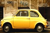 Tuinposter - Auto - Fiat 500 in geel  - 60 x 90 cm.