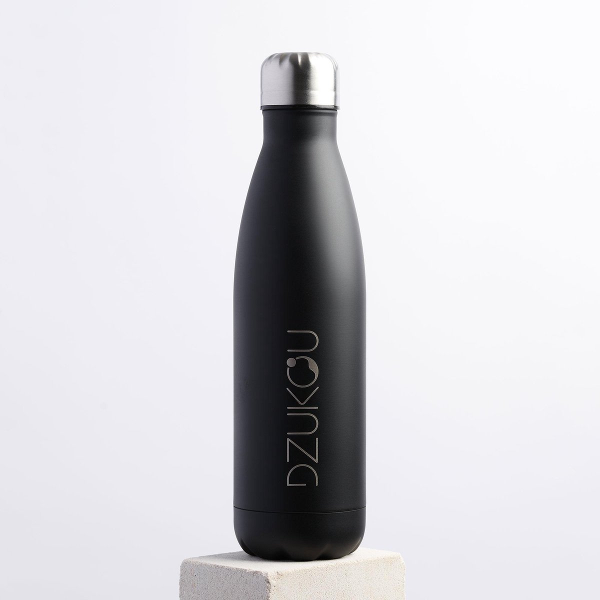 Dzukou Mechuka - Thermosfles 500 ml - RVS Drinkfles - Waterfles - Duurzaam en Milieuvriendelijk - Mat Zwart - Luchtdicht en Lekvrij