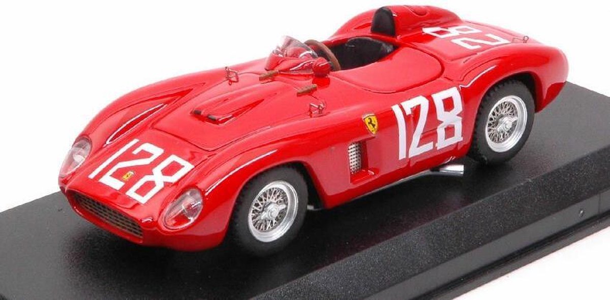 De 1:43 Diecast Modelcar van de Ferrari 500TR #128 Winnaar van de Tyddyn Road Races in 1956. De bestuurder was Carrol Shelby. De fabrikant van het schaalmodel is Art-Model. Dit model is alleen online verkrijgbaar