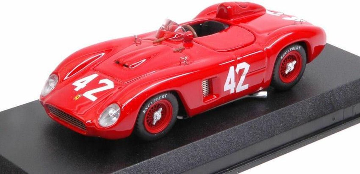 De 1:43 Diecast Modelcar van de Ferrari 500TR Spider #42 van de GP van Cuba in 1957. De coureur was G. Masten. De fabrikant van het schaalmodel is Art-Model. Dit model is alleen online verkrijgbaar