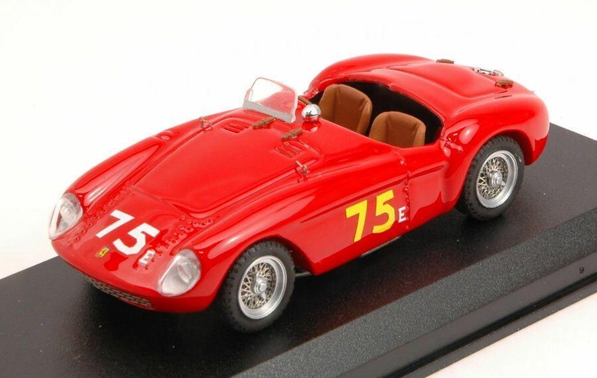 De 1:43 Diecast Modelcar van de Ferrari 500 Mondial Spider #75 van Santa Barbara in 1955. De bestuurder was B. Pringle. De fabrikant van het schaalmodel is Art-Model. Dit model is alleen online verkrijgbaar