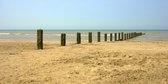 Tuinposter - Zee / Water - Strand in wit / grijs / zwart / blauw / groen / bruin / beige - 120 x 240 cm