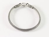 Zware zilveren snake armband met bewerkte sluiting - 23 cm