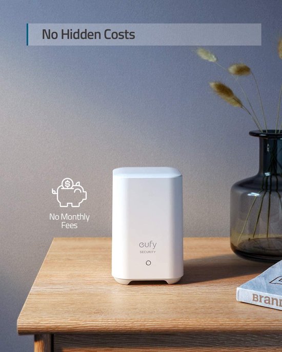 Witte Eufy Homebase op een houten tafel met de tekst 'No Monthly Fees'.