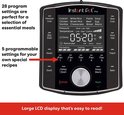 Close-up van het bedieningspaneel van de Instant Pot Pro met een groot LCD-display waarop "05:20" staat.