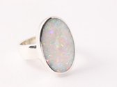 Ovale hoogglans zilveren ring met welo opaal - maat 19