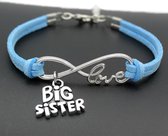 Armband met infinity teken en de tekst Love en een bedel met de tekst Big Brother blauw