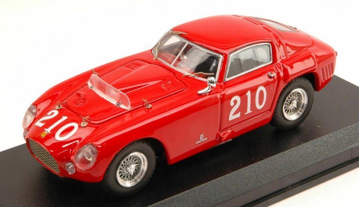 De 1:43 Diecast Modelcar van de Ferrari 375MM #210 van Watkins Glen in 1954. De bestuurder was D. Irish. De fabrikant van het schaalmodel is Art-Model. Dit model is alleen online verkrijgbaar