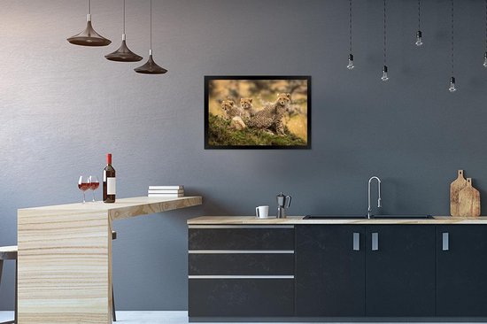 Photo dans le cadre - Gros plan de léopards sur fond flou Cadre photo noir sans passe-partout 60x40 cm - Affiche sous cadre (Décoration murale salon / chambre)