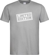 Grijs T shirt met " Limited Edition " print size M