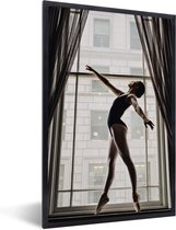 Fotolijst incl. Poster - Dansende ballerina bij een raam - 20x30 cm - Posterlijst