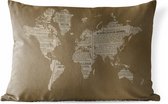 Buitenkussens - Tuin - Wereldkaart van krantenpapier op een bruine achtergrond - 50x30 cm