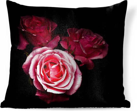 Sierkussens - Kussen - Een foto van roze rozen met een zwarte achtergrond - 60x60 cm - Kussen van katoen
