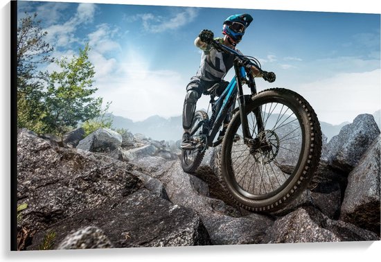Canvas  - Mountainbiker op Rots - 120x80cm Foto op Canvas Schilderij (Wanddecoratie op Canvas)