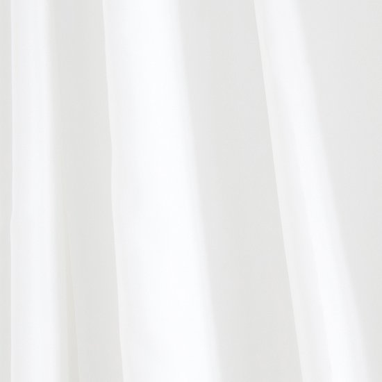 Image détaillée du rideau de douche blanc et translucide avec des plis verticaux.