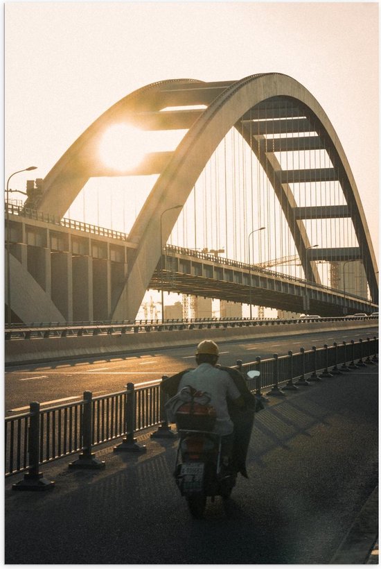 Poster - Man op Scooter op Brug - Foto op Posterpapier