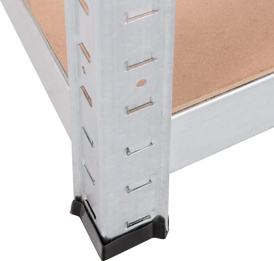 Detail van de metalen hoek en de MDF-plank van een stellingkast.