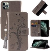 Reliëf Lucky Tree Horizontale Flip Leren Case met Houder & Kaartsleuf & Portemonnee & Lanyard Voor iPhone 11 Pro Max (Grijs)