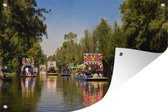 Tuindecoratie Kleurrijke boten in het water in Xochimilco in Mexico - 60x40 cm - Tuinposter - Tuindoek - Buitenposter