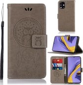 Voor Galaxy A51 Windgong Uil Embossing Patroon Horizontale Flip lederen tas met houder & kaartsleuven & portemonnee (grijs)