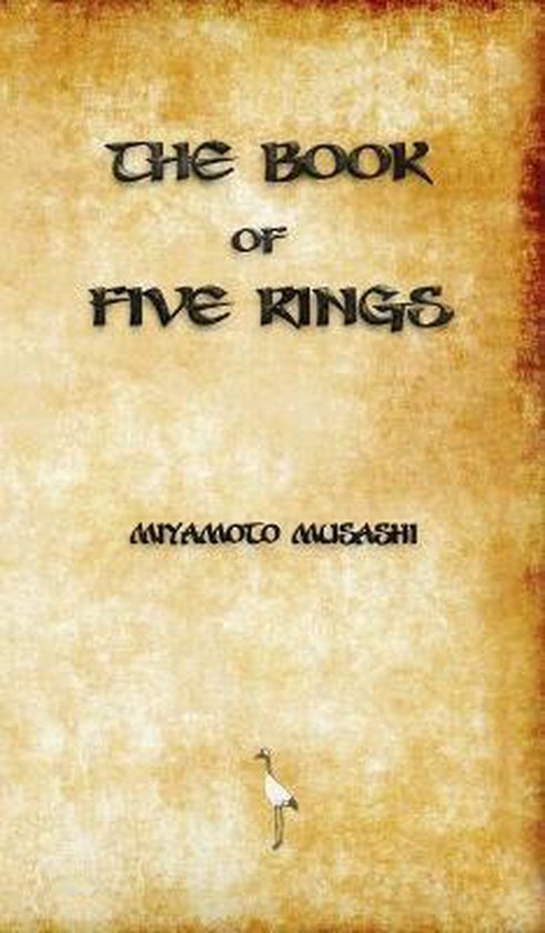 Le livre 'The Book of Five Rings' de Miyamoto Musashi, avec un fond parcheminé et une petite grue.