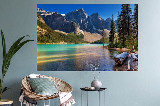 Muurstickers - Sticker Folie - Dennenbomen en bergen tijdens zonsondergang boven Moraine Lake Canada - 120x80 cm - Plakfolie - Muurstickers Kinderkamer - Zelfklevend Behang - Zelfklevend behangpapier - Stickerfolie