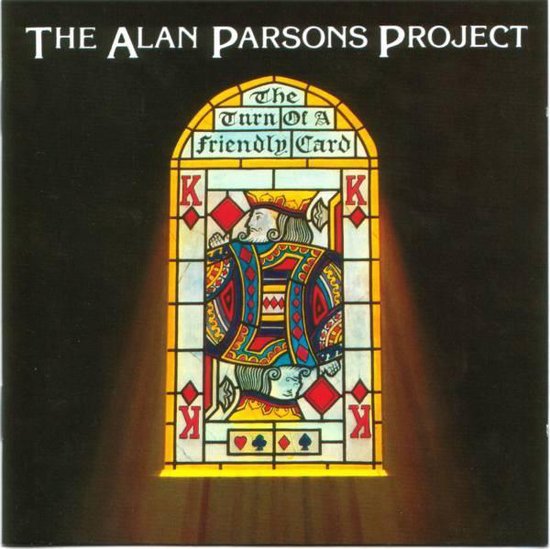 Albumcover met de tekst 'THE ALAN PARSONS PROJECT' en 'The Turn Of A Friendly Card'. In het midden een glas-in-lood raam met de Hartenkoning.