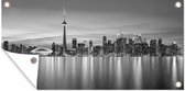Tuinposter Skyline van het Noord-Amerikaanse Toronto in Canada in de avond - zwart wit - 80x40 cm - Wanddecoratie Buiten - Tuinposter - Tuindoek - Schuttingposter - Tuinschilderij