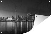 Tuindecoratie Skyline van Toronto met weerspiegeling in de nacht - zwart wit - 60x40 cm - Tuinposter - Tuindoek - Buitenposter