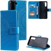 Voor Samsung Galaxy S21 FE Totem Bloem Reliëf Horizontale Flip TPU + PU Lederen Case met Houder & Kaartsleuven & Portemonnee (Blauw)