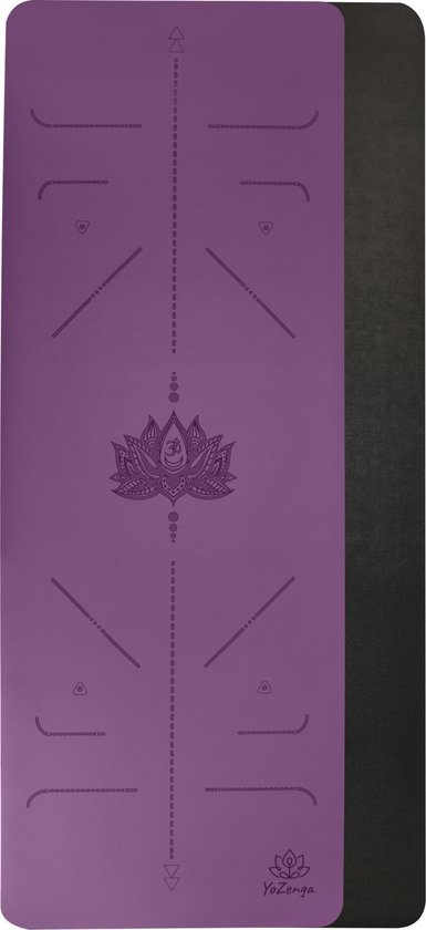 Paarse yogamat met gedrukte lijnen en lotusbloem-logo, naast een zwarte achterkant.