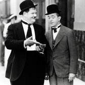 Tuinposter - Filmsterren / Retro - Laurel & Hardy in wit / grijs / zwart - 160 x 160 cm.