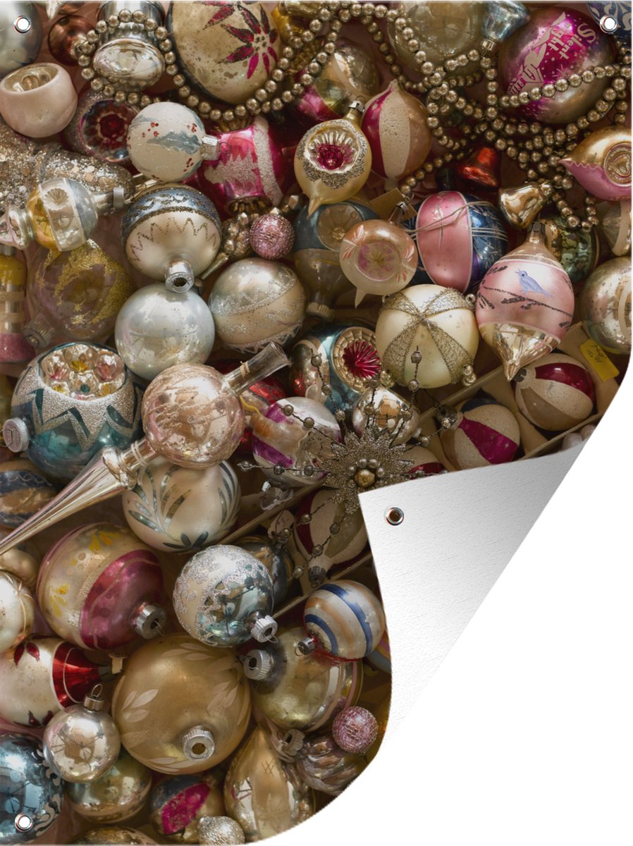 Vintage kerstornamenten buitenposter van 120x160 cm, perfect voor kerstdecoratie, met sfeervolle details.