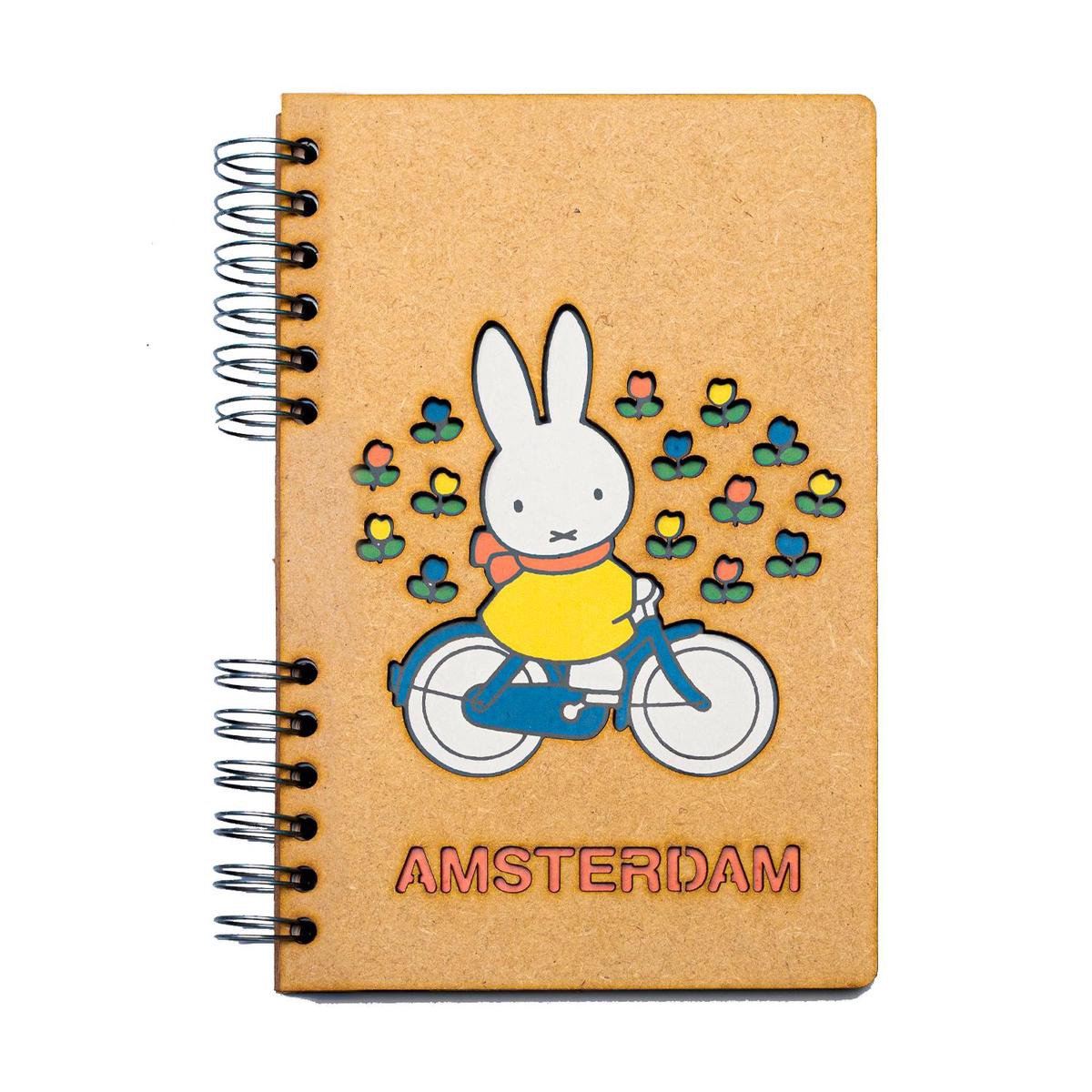 KOMONI - Duurzaam houten schetsboek - Gerecycled papier - Navulbaar - A5 - Blanco - Nijntje op de fiets Amsterdam