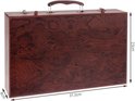 Gesloten houten kunstkoffer met afmetingen 37,5cm x 23cm x 8cm.