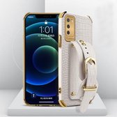 Voor Samsung Galaxy A02s (EU-versie) Gegalvaniseerde TPU-lederen tas met krokodillenpatroon met polsband (wit)