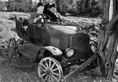 Tuinposter - Filmsterren - Retro / Vintage - Stan Laurel & Oliver Hardy in wit / grijs / zwart  - 80 x 120 cm.
