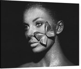 Vrouw met vlinder - Foto op Canvas - 100 x 75 cm