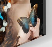 Vrouw met vlinders - Foto op Plexiglas - 40 x 60 cm