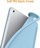 HB Hoes Geschikt voor Apple iPad 5 & Apple iPad 6 - 9.7 inch (2017 & 2018) Licht Blauw - Tri Fold Tablet Case - Smart Cover