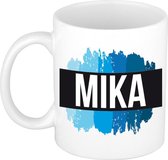Mika naam cadeau mok / beker met  verfstrepen - Cadeau collega/ vaderdag/ verjaardag of als persoonlijke mok werknemers