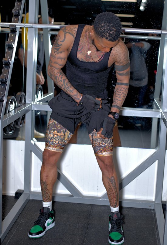 Pfeka Heren 2in1 zwarte kortebroek met grijze Afrikaanse print Men's fitness shorts