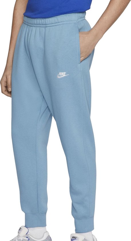 Nike Sportswear Club Fleece Broek - Mannen - lichtblauw - wit | bol.com