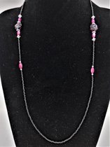 Prachtig trendy - retro 2 in 1 ketting zwart kleine en grote fuchsia kleur kralen-ook te gebruiken als zonne-brillen-ketting.