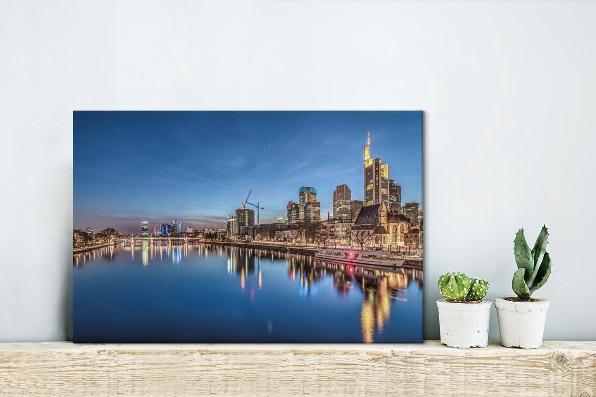 Canvas Schilderij Verlichting in de Duitse stad Frankfurt am Main - 30x20 cm - Wanddecorat